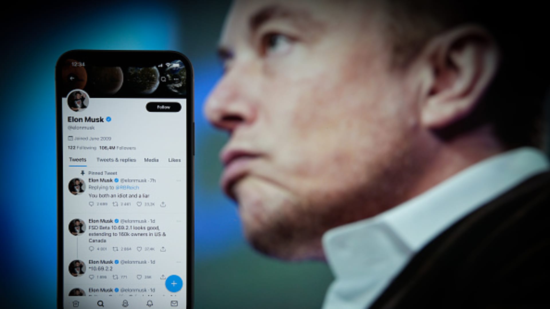 Here are the people who texted Elon Musk to offer advice or money for the Twitter deal